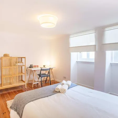 Elegant Liberty Duplex Apartment *